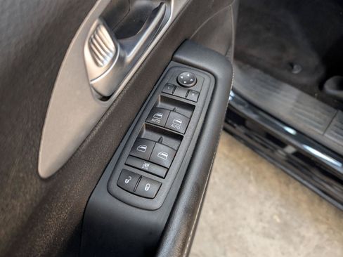 Used 2022 Chrysler Pacifica Touring-L w/ S Appearance Package FWD image 18