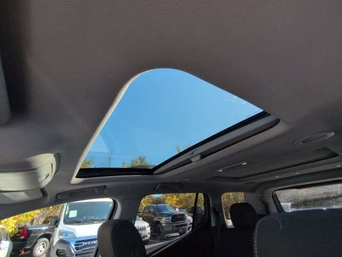 Used 2022 GMC Acadia SLE w/ GMC Pro Grade Package image 10