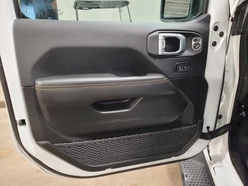 Used 2024 Jeep Wrangler Unlimited Sahara image 21