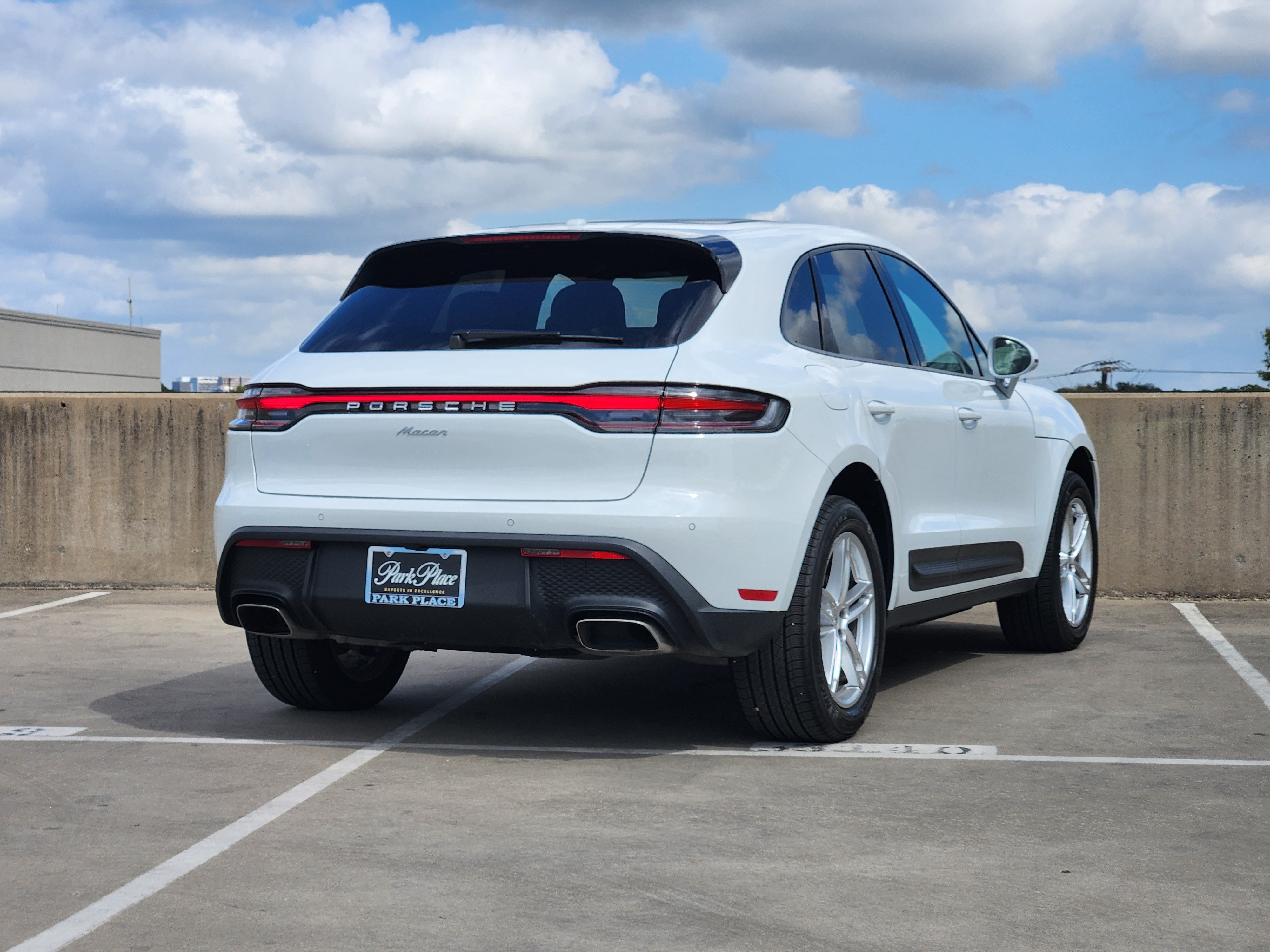 Certified 2026 Porsche Macan AWD/4WD image 8