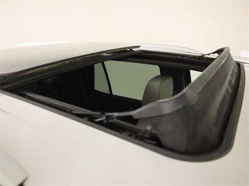 Used 2021 GMC Yukon SLT w/ SLT Premium Package image 23