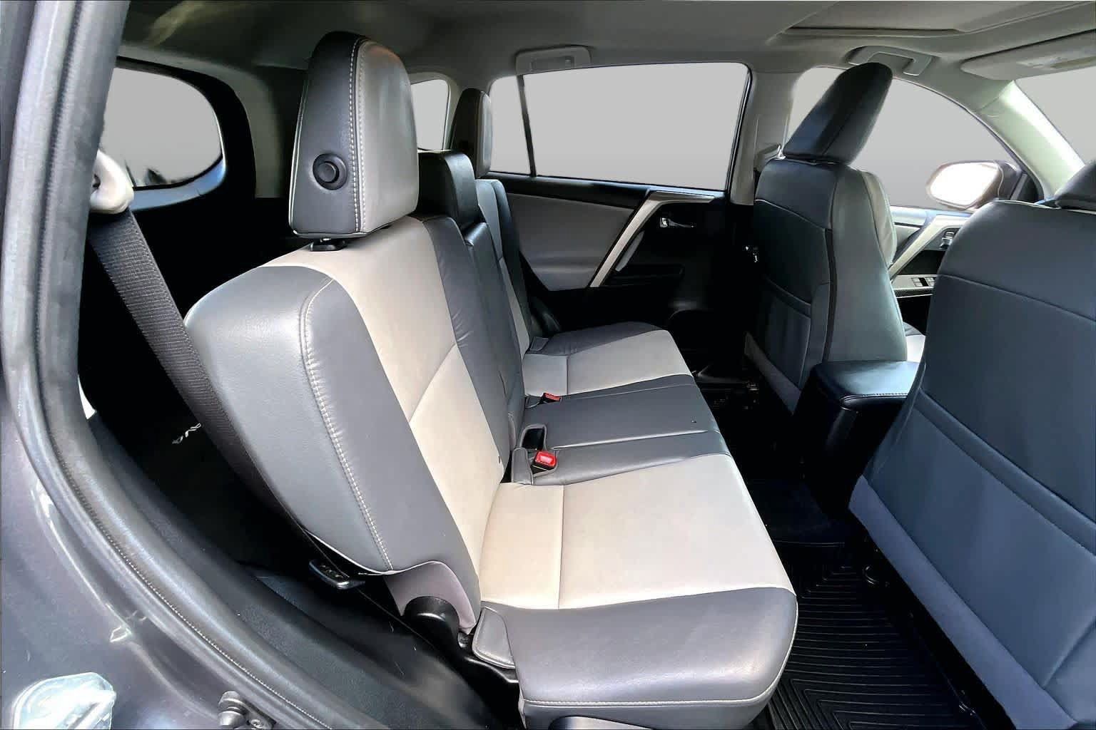 Used 2015 Toyota RAV4 Limited w/ Technology Package AWD/4WD image 19