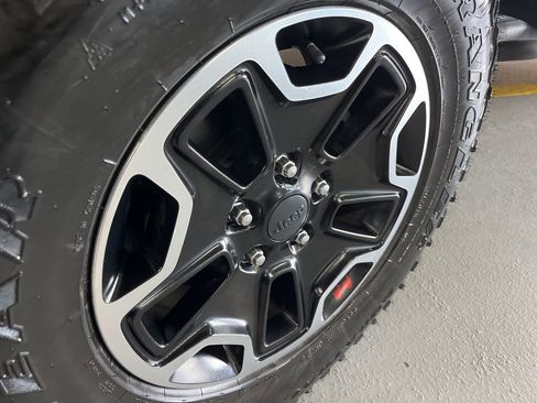 Used 2017 Jeep Wrangler Unlimited Rubicon image 15