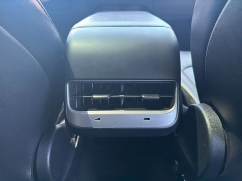 Used 2022 Tesla Model Y Performance AWD/4WD image 16