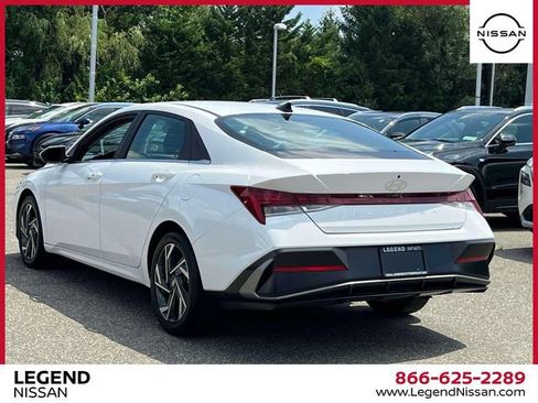 Used 2024 Hyundai Elantra SEL w/ Convenience Package FWD image 7