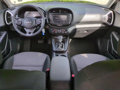 Used 2025 Kia Soul LX w/ LX Technology Package FWD image 15
