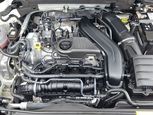 Used 2024 Volkswagen Taos SE image 35