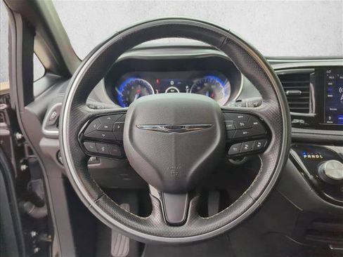 Used 2019 Chrysler Pacifica Limited w/ Advanced Safetytec Group FWD image 16