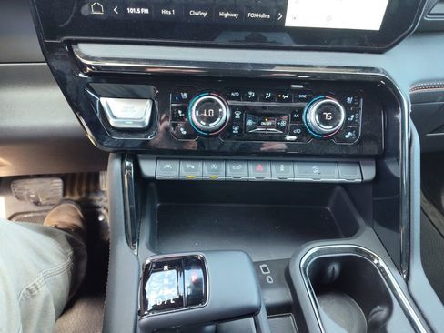 Used 2025 GMC Sierra 1500 AT4 w/ AT4 Premium Package image 17