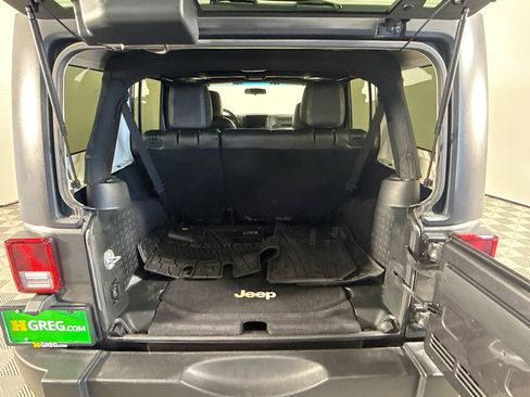 Used 2017 Jeep Wrangler Unlimited Sport w/ Connectivity Group image 34