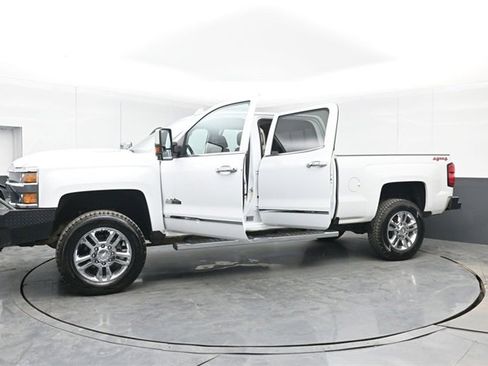 Used 2019 Chevrolet Silverado 2500 High Country w/ Duramax Plus Package image 53