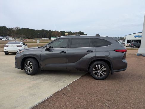 Used 2021 Toyota Highlander XLE image 5