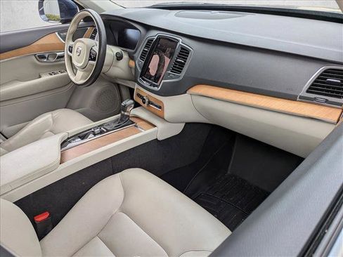 Used 2022 Volvo XC90 T6 Momentum w/ Climate Package image 19