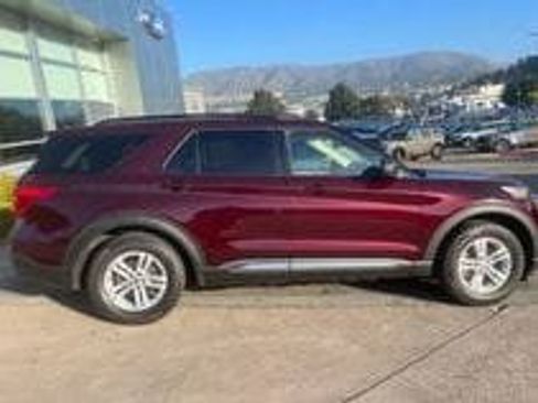 Used 2022 Ford Explorer XLT w/ Equipment Group 202A AWD/4WD image 11