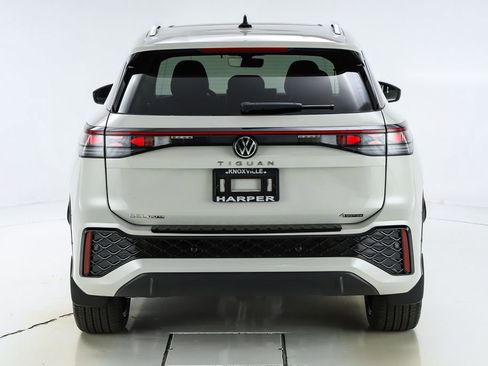 New 2026 Volkswagen Tiguan SEL R-Line image 8