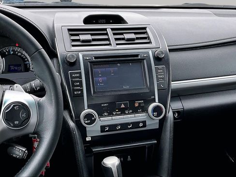 Used 2014 Toyota Camry SE FWD image 6