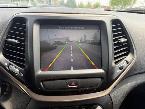 Used 2017 Jeep Cherokee 75th Anniversary image 19