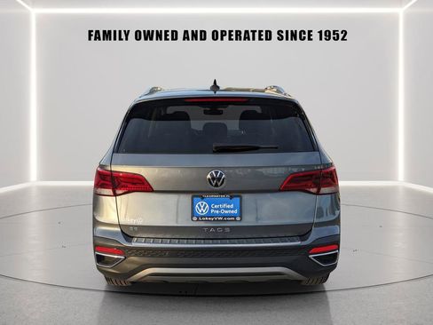 Certified 2024 Volkswagen Taos SE image 4