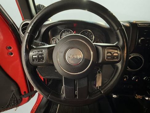 Used 2014 Jeep Wrangler Unlimited Sahara w/ Max Tow Package AWD/4WD image 12