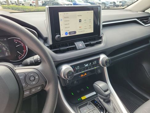 Used 2025 Toyota RAV4 XLE AWD/4WD image 23