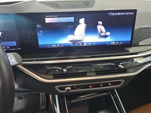 Used 2025 BMW X7 xDrive40i w/ M Sport Package AWD/4WD image 10