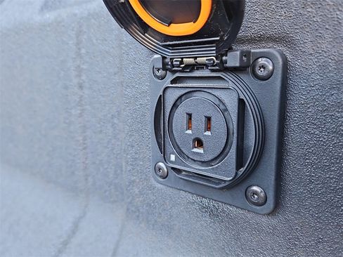 Used 2024 Chevrolet Colorado ZR2 w/ Technology Package image 30