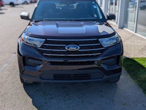 Used 2022 Ford Explorer XLT image 2