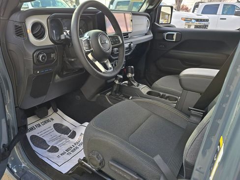 Used 2025 Jeep Wrangler Unlimited Sahara w/ Safety Group AWD/4WD image 35