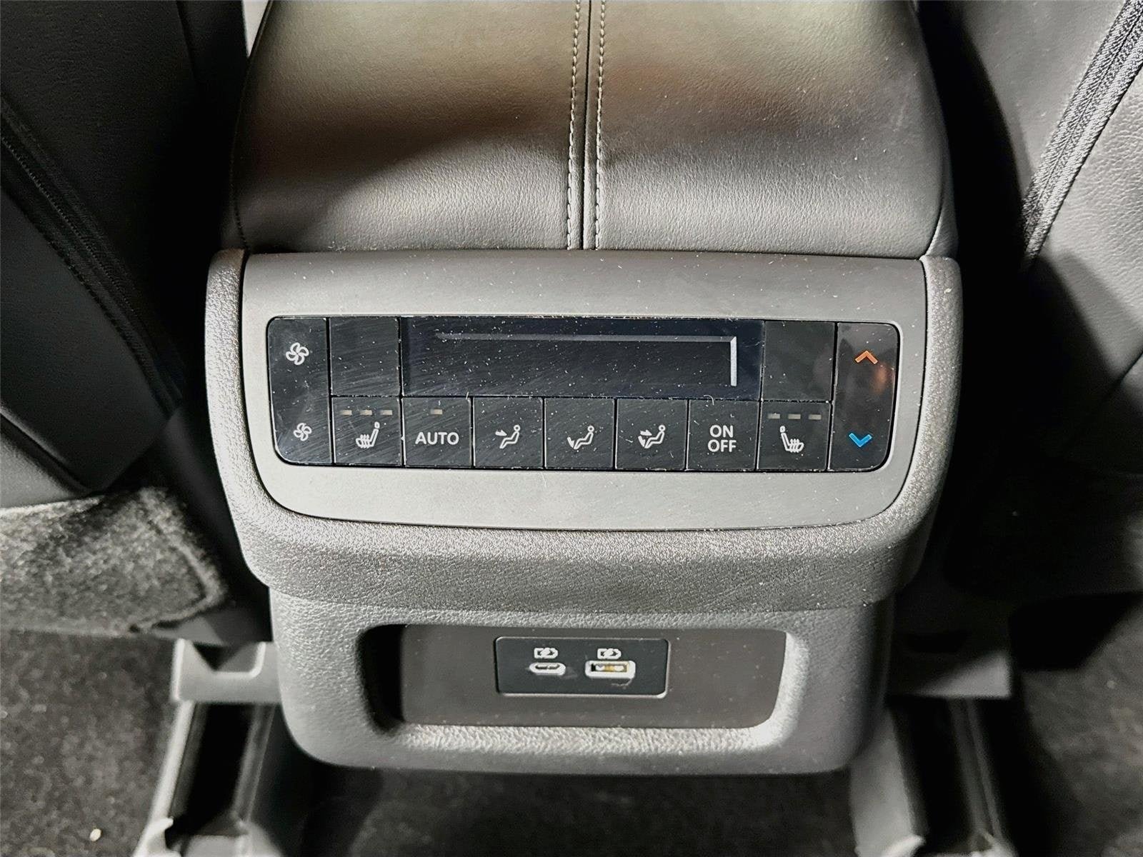 Used 2024 Nissan Pathfinder SL w/ SL Premium Package FWD image 26