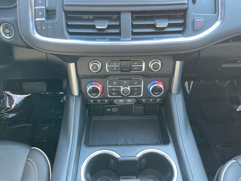 Used 2023 GMC Yukon XL SLT w/ SLT Premium Package image 15