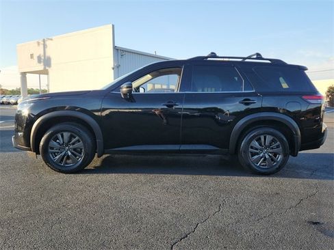 Certified 2022 Nissan Pathfinder SV image 6
