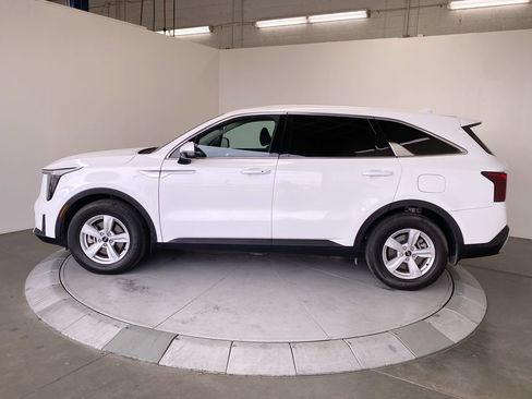 Certified 2025 Kia Sorento LX FWD image 2