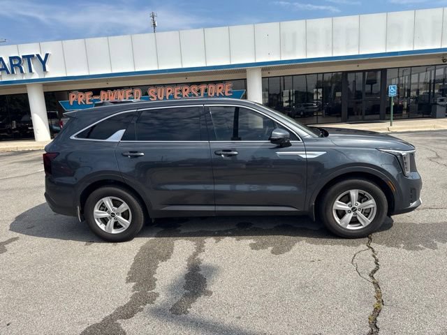 Used 2024 Kia Sorento LX FWD image 2
