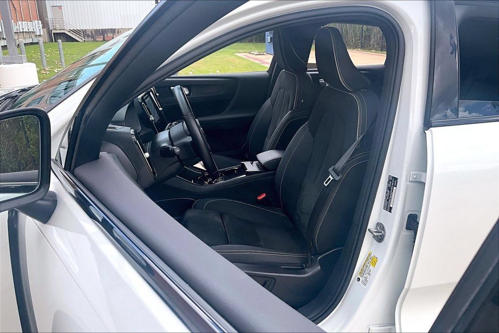 Certified 2023 Volvo C40 P8 Recharge Plus w/ Protection Package Premier AWD/4WD image 33