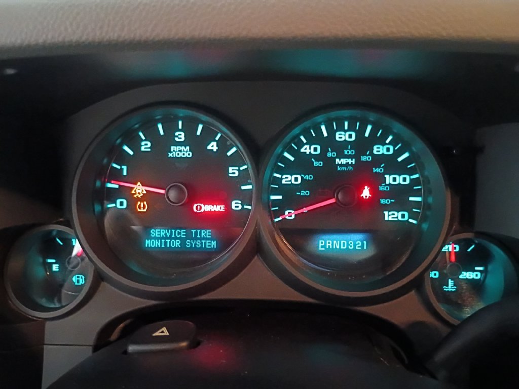 Used 2010 Chevrolet Silverado 1500 W/T RWD image 17