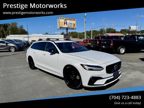 Used 2021 Volvo V90 T5 R-Design image 1