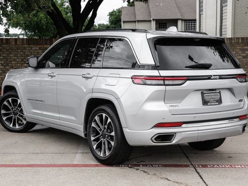 Used 2022 Jeep Grand Cherokee Overland w/ Luxury Tech Group IV AWD/4WD image 20