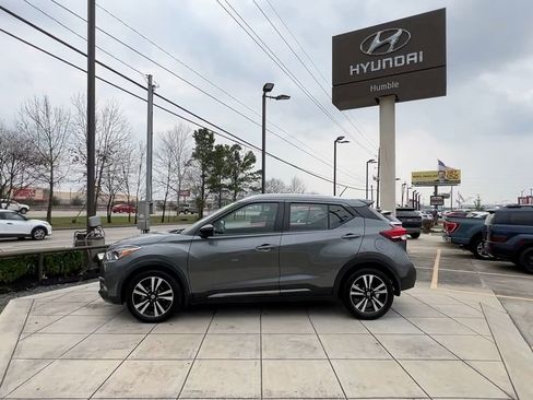 Used 2020 Nissan Kicks SR w/ SR Premium Package image 4