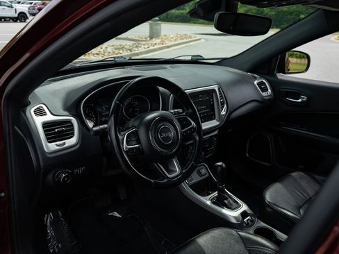 Used 2021 Jeep Compass Latitude w/ Sun and Sound Group FWD image 13