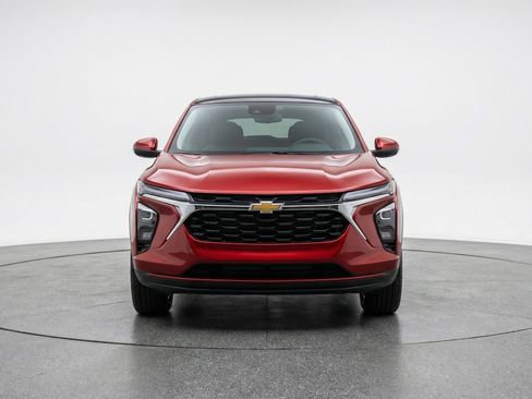 Used 2025 Chevrolet Trax LT w/ LT Convenience Package FWD image 2