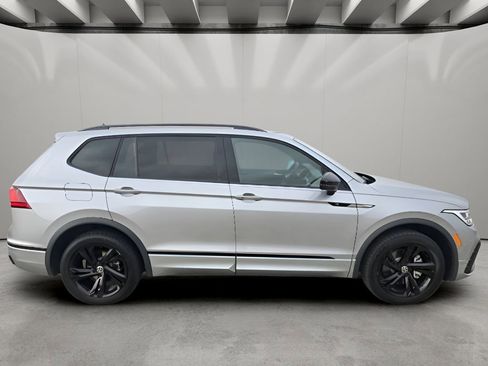 Used 2023 Volkswagen Tiguan SE R-Line image 6