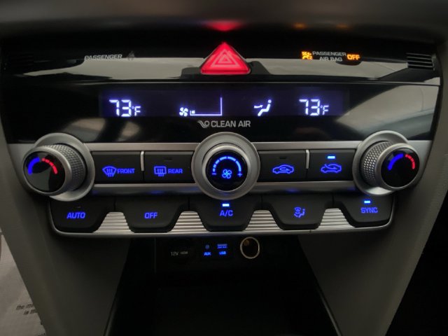 Used 2020 Hyundai Elantra SE FWD image 18