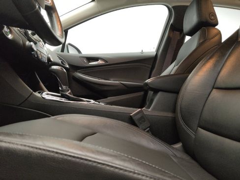 Used 2017 Chevrolet Cruze Premier FWD image 17