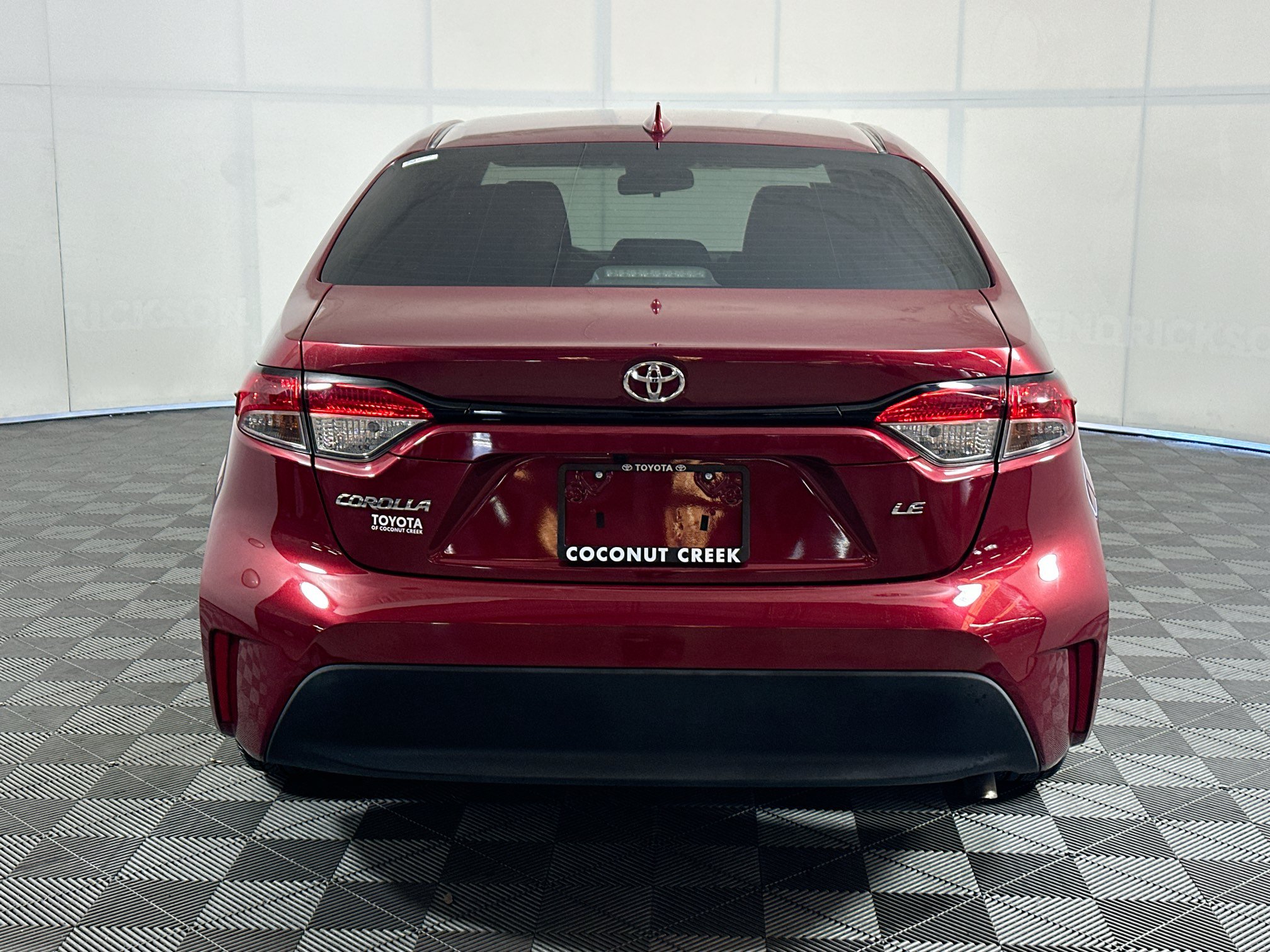Used 2024 Toyota Corolla LE FWD image 4