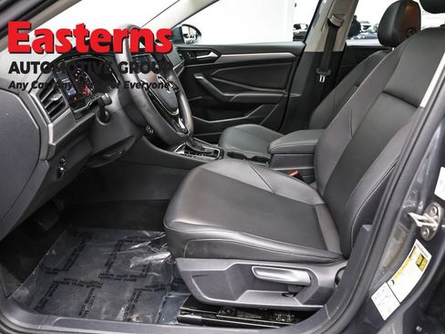 Used 2020 Volkswagen Jetta SE w/ SE Cold Weather Package image 14