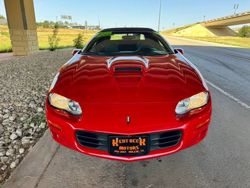 Used 2000 Chevrolet Camaro Z28 w/ SS Performance/Appearance Pkg RWD image 8