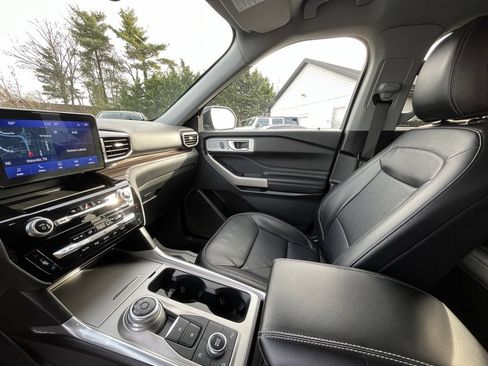 Used 2023 Ford Explorer Limited image 19