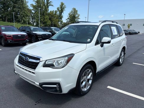 Used 2018 Subaru Forester 2.5i Touring AWD/4WD image 3