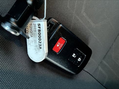 Used 2019 Toyota Tacoma TRD Off-Road image 11