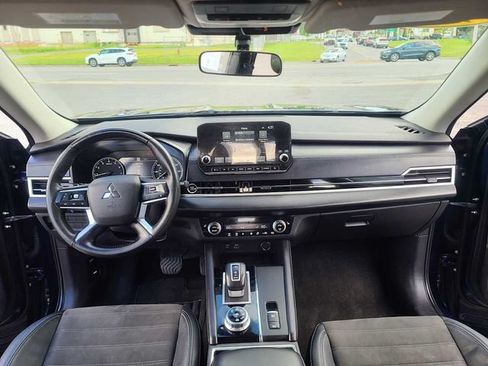 Used 2023 Mitsubishi Outlander SE AWD/4WD image 11